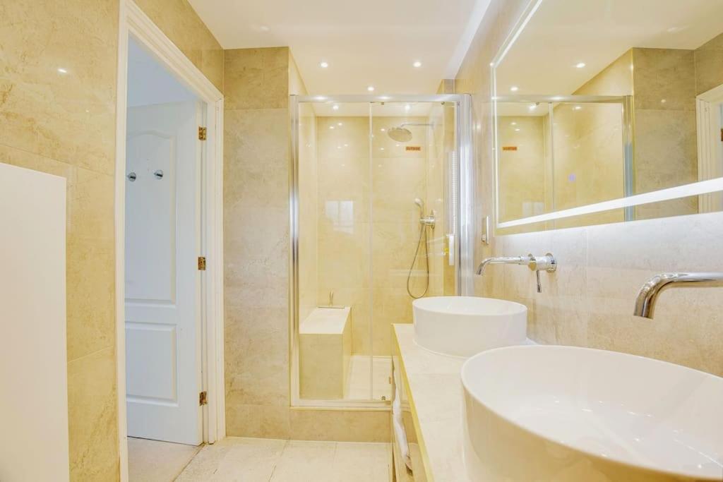 Modern 5 Bedroom House With Free Parking. Only 30 Mins To Bond Street スタンモア エクステリア 写真