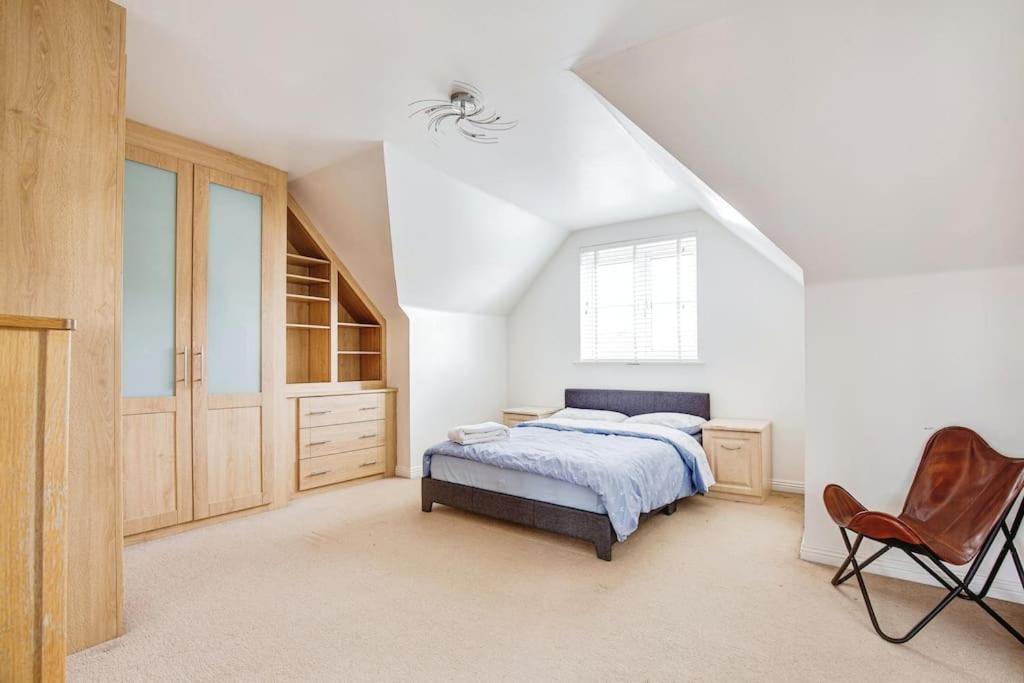 Modern 5 Bedroom House With Free Parking. Only 30 Mins To Bond Street スタンモア エクステリア 写真