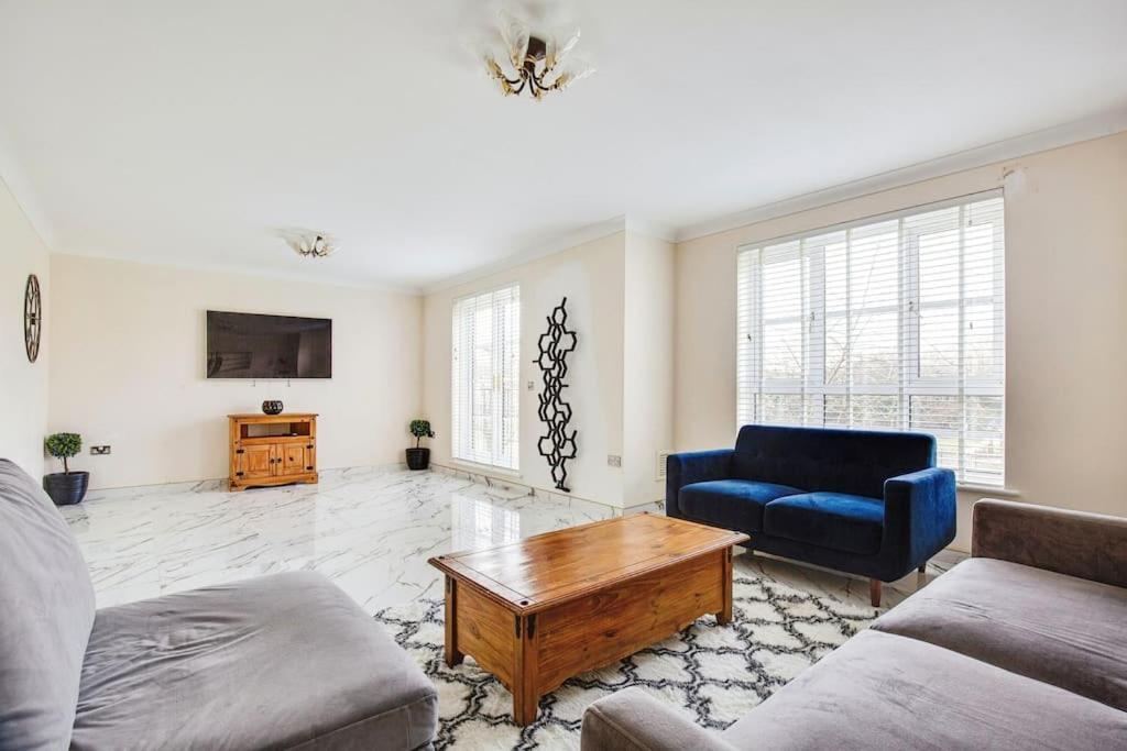 Modern 5 Bedroom House With Free Parking. Only 30 Mins To Bond Street スタンモア エクステリア 写真