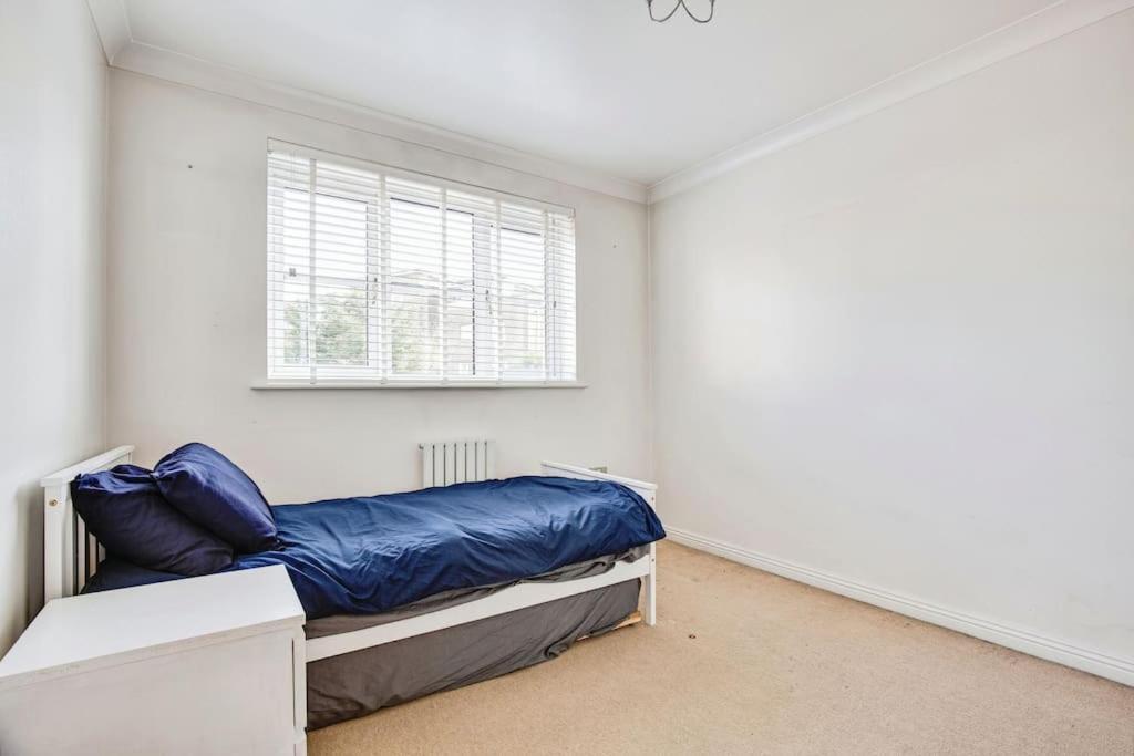 Modern 5 Bedroom House With Free Parking. Only 30 Mins To Bond Street スタンモア エクステリア 写真